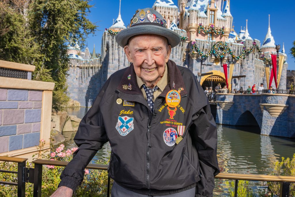 Disneyland Honors World War Ii Veteran At Emotional Flag Retreat