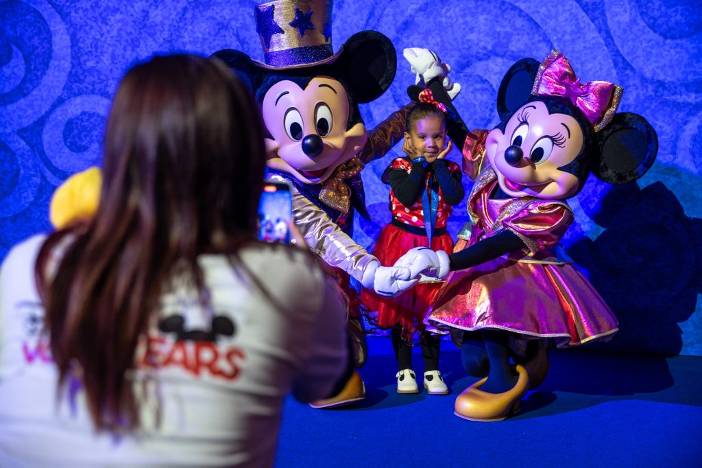 Wish kid poses with Mickey and Minnie Mouse