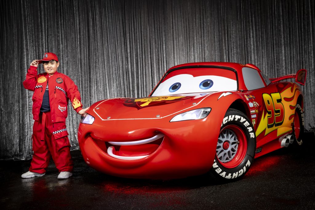 Wish kid Heison meets Lightning McQueen with an outfit to match the car
