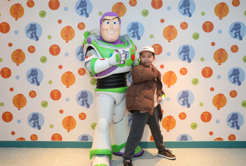 Wish Kid Zuozuo poses with Buzz Lightyear