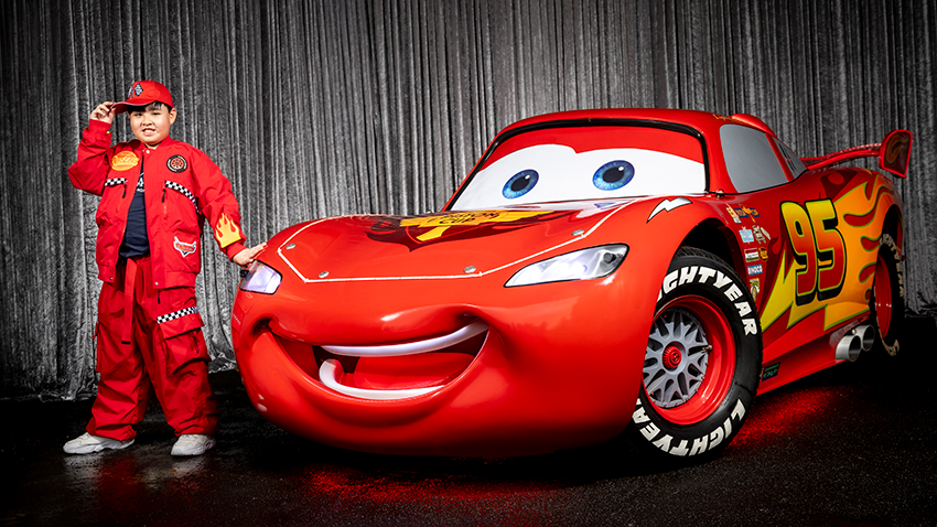 Wish kid Heison meets Lightning McQueen with an outfit to match the car