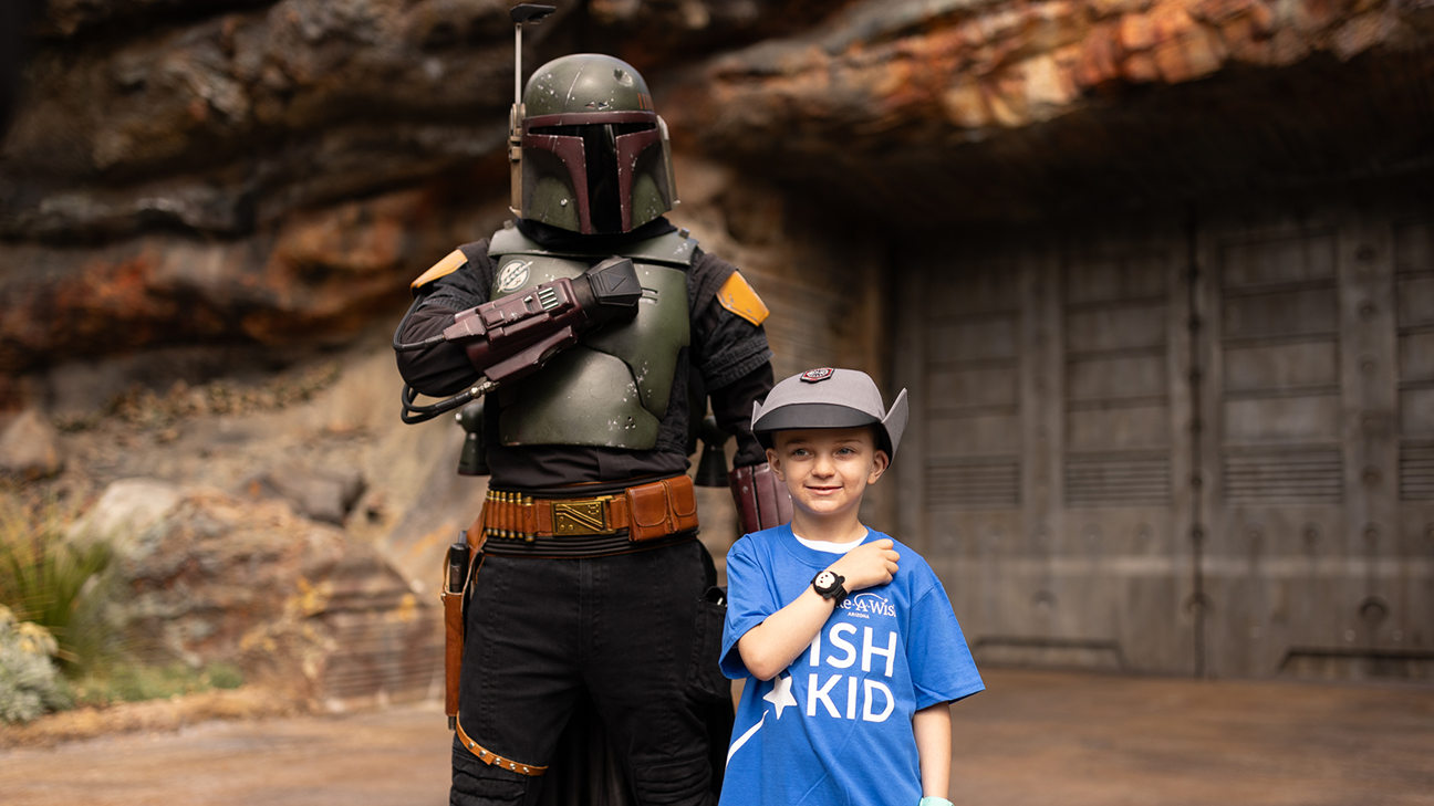 Make-a-Wish kid with Mandalorian