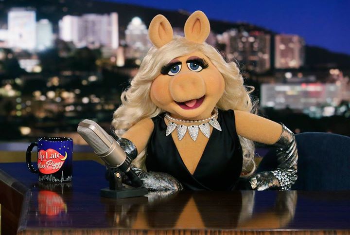 Miss Piggy Gives Her Fans A Unique Chance To Chat One-On-One With The Hottest Star In Show Biz