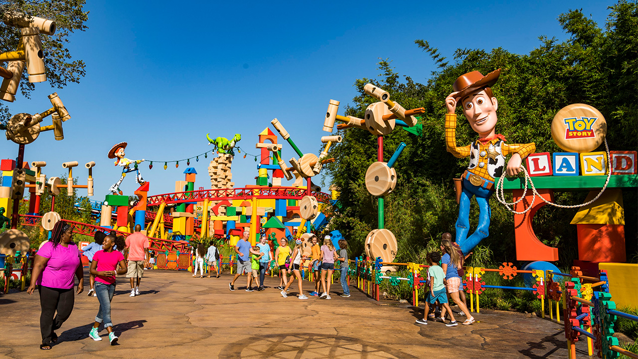 Rex and Trixie Arrive at Disney•Pixar Toy Story Land in Shanghai Disneyland
