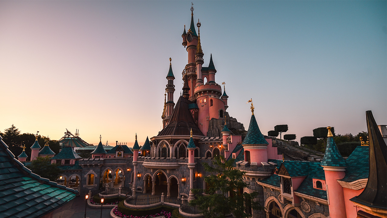 DISNEYLAND PARIS WIN AT THE EUROPEAN STAR AWARDS AND SHORTLISTED FOUR TIMES AT THE PARK WORLD EXCELLENCE AWARDS