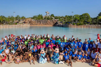 NFL Legend Randy Moss Joins World’s Largest Swimming Lesson at Disney’s Typhoon Lagoon