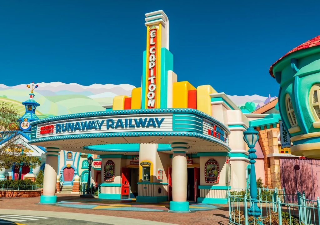 Mickey & Minnie’s Runaway Railway in Disneyland Park - Exterior